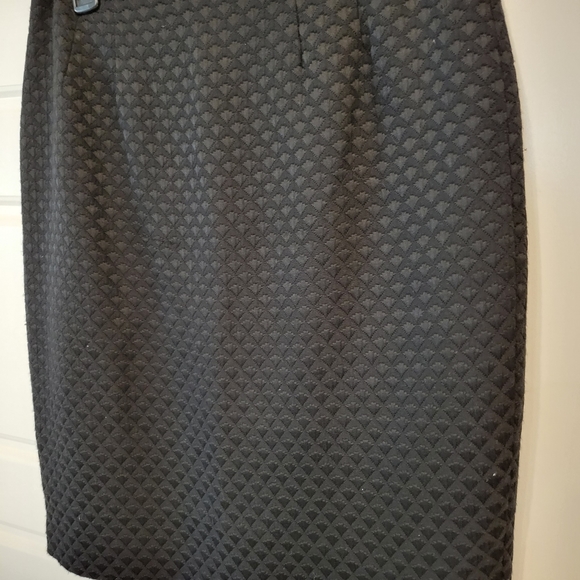ELLEN TRACY BLACK PATTERN PENCIL SKIRT SIZE 8P - Picture 4 of 7